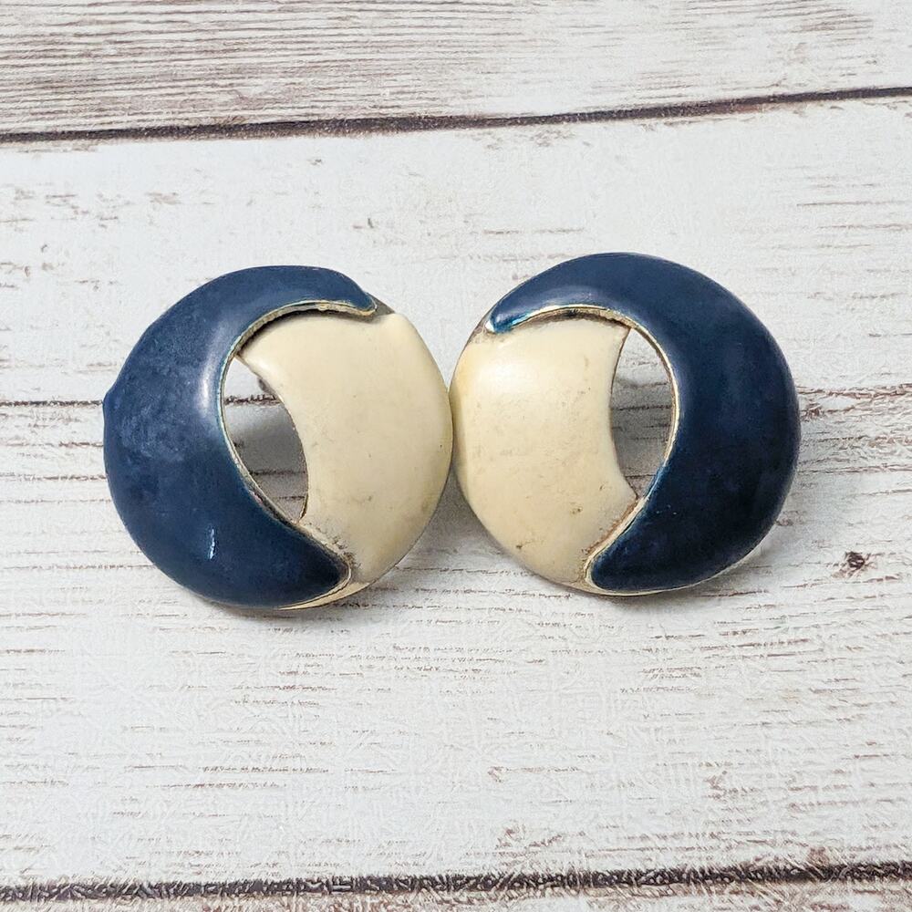 Vintage Earrings For Pierced Ears Circle Shape Cream & Navy - Poor Condition